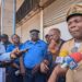 COLÈRE À ELIG-EDZOA: MANIFESTATION DES RIVERAINS DEVANT LE SUPERMARCHÉ SINOMART À YAOUNDÉ.