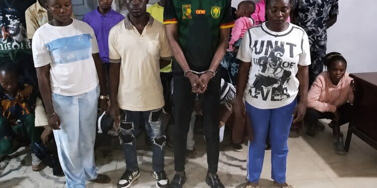 DIBOMBARI : 17 JEUNES CAMEROUNAIS ARRACHÉS AUX GRIFFES D’UN RÉSEAU DE TRAITE HUMAINE ET DE CYBERCRIMINALITÉ.