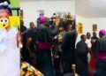 L&rsquo;ARCHEVÊQUE DE YAOUNDÉ ET DES HOMMES DE DIEU SE SONT RENDUS AU DOMICILE DES PARENTS DE LA PETITE NAWAL POUR UN RITUEL DE PURIFICATION