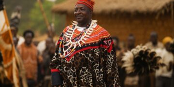 CRIME À BALOUM: LE CHEF TRADITIONNEL CHARLY CONSTANT VISÉ PAR UNE PLAINTE POUR COMPLICITÉ D&rsquo;ASSASSINAT ET TORTURES.
