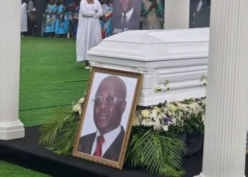 L&rsquo;EX-MINISTRE ET AMBASSADEUR JEAN-PIERRE BIYITI BI ESSAM A ÉTÉ INHUMÉ CE 4 JUILLET À NVOULA EN PRÉSENCE DE REPRÉSENTANTS DU GOUVERNEMENT.