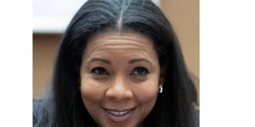 « NOUS SOMMES L’ÉTAT », ANATOMIE D’UN BRAQUAGE JUDICIAIRE CONTRE REBECCA ENONCHONG