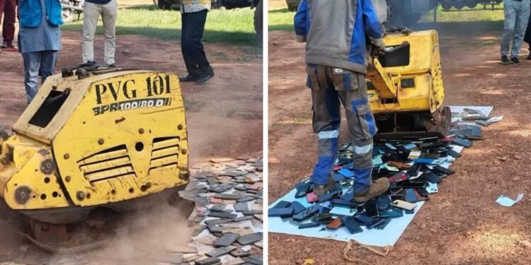 RÉPUBLIQUE CENTRAFRICAINE: DÉSTRUCTION PUBLIQUE DE PLUS DE 256 TÉLÉPHONES SAISIS POUR FRAUDE AU BACCALAURÉAT 2026 AU LYCÉE TECHNIQUE DE BANGUI.