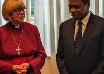 LA CHEFFE DE L&rsquo;ÉGLISE ANGLICANE SARAH MULLALLY EST AU CAMEROUN ET ACCUEILLIE PAR LE MINISTRE PAUL ATANGA NJI.