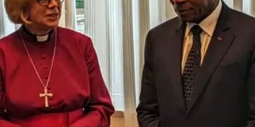 LA CHEFFE DE L&rsquo;ÉGLISE ANGLICANE SARAH MULLALLY EST AU CAMEROUN ET ACCUEILLIE PAR LE MINISTRE PAUL ATANGA NJI.