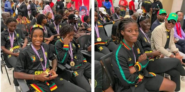 LES LIONNES INDOMPTABLES AU SIÈGE DE LA FECAFOOT APRÈS LEUR SACRE AFRICAIN