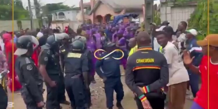 AFFRONTEMENTS À MBANYA LES FORCES DE SÉCURITÉ DÉPLOYÉES CONTRE LES OPPOSANTS AU SACRE DE LOUIS DIN DIKA AKWA