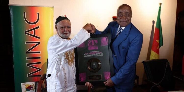 À 80 ANS, EKO ROOSEVELT INSCRIT UN NOUVEAU RECORD À SON PALMARÈS AVEC UN QUATRIÈME DISQUE D’OR INTERNATIONAL