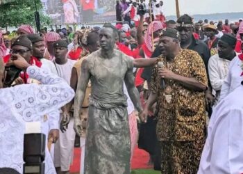 DOUALA: LOUIS DIN DIKA AKWA IV INTRONISÉ ROI DES BONAMBELA SUR FOND DE CONTESTATIONS COUTUMIÈRES ET DE TENSIONS À MBANYA